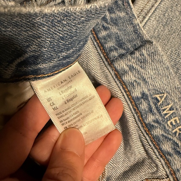 American Eagle Outfitters Light Blue Distressed Boyfriend Jeans - Picture 4 of 4